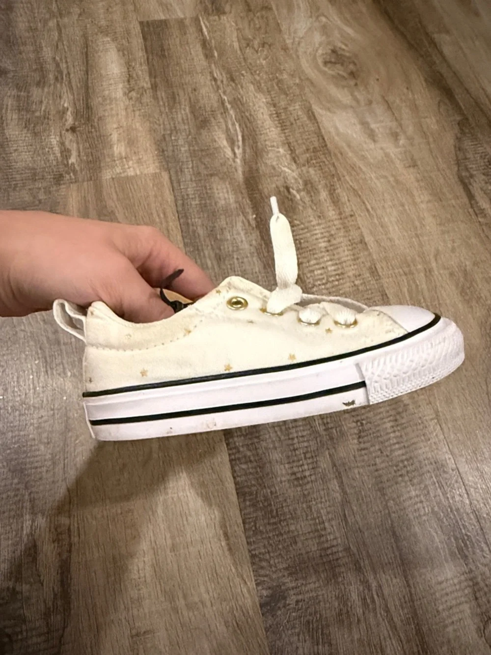 Converse Kids White Canvas Low-Top Sneakers with Gold Eyelets size 6